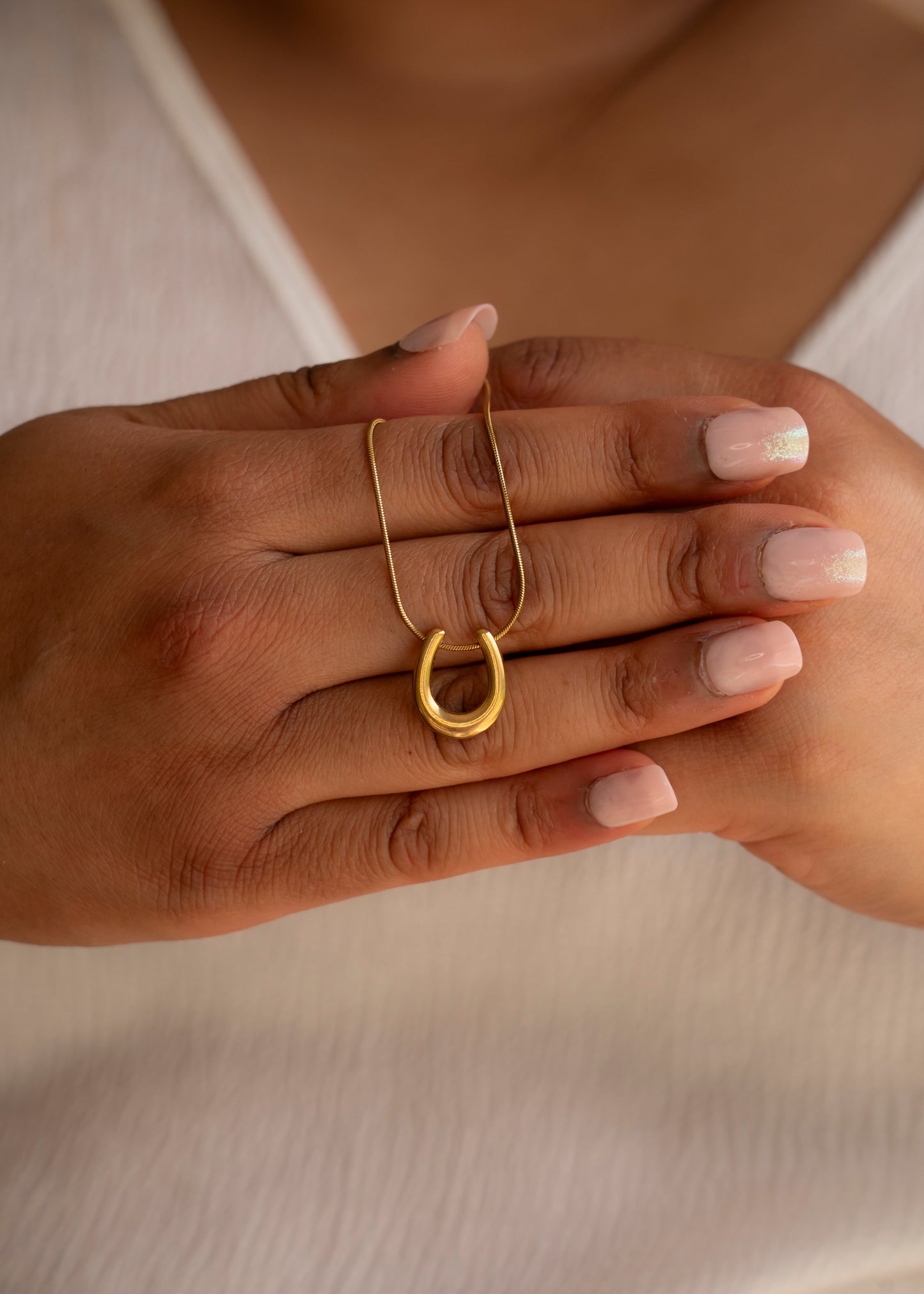 Sleek Modern Horseshoe Necklace - Gold