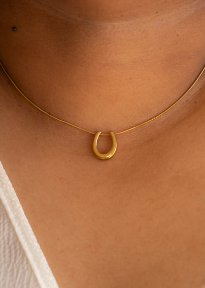 Sleek Modern Horseshoe Necklace - Gold